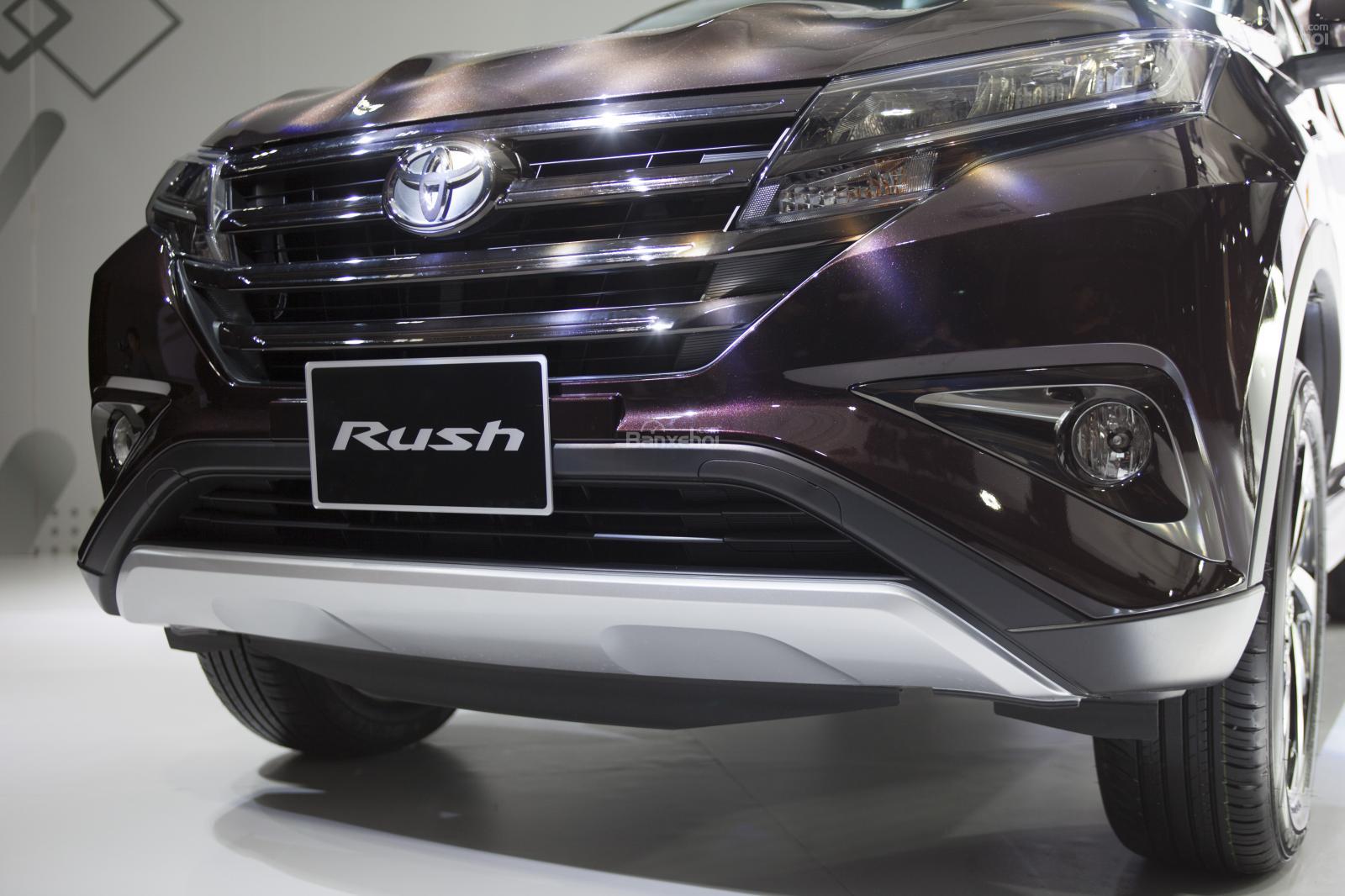 Đánh giá xe Toyota Rush 2019: Lưới tản nhiệt.