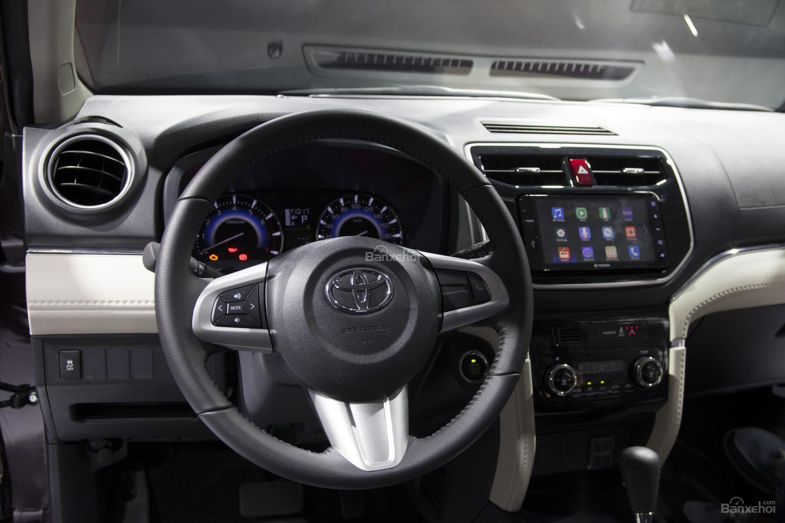 Đánh giá xe Toyota Rush 2019: Nội thất xe.