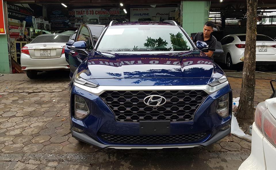 Hyundai Santa Fe 2019 tự tin khoe dáng trên phố Việt a1