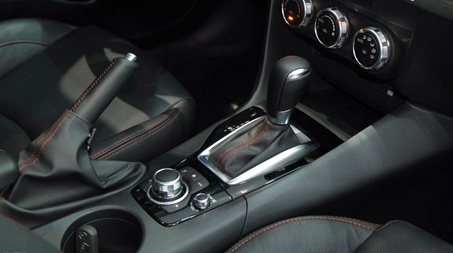 Thói quen xấu khi lái xe của phụ nữa dễ gây ra tai nạn