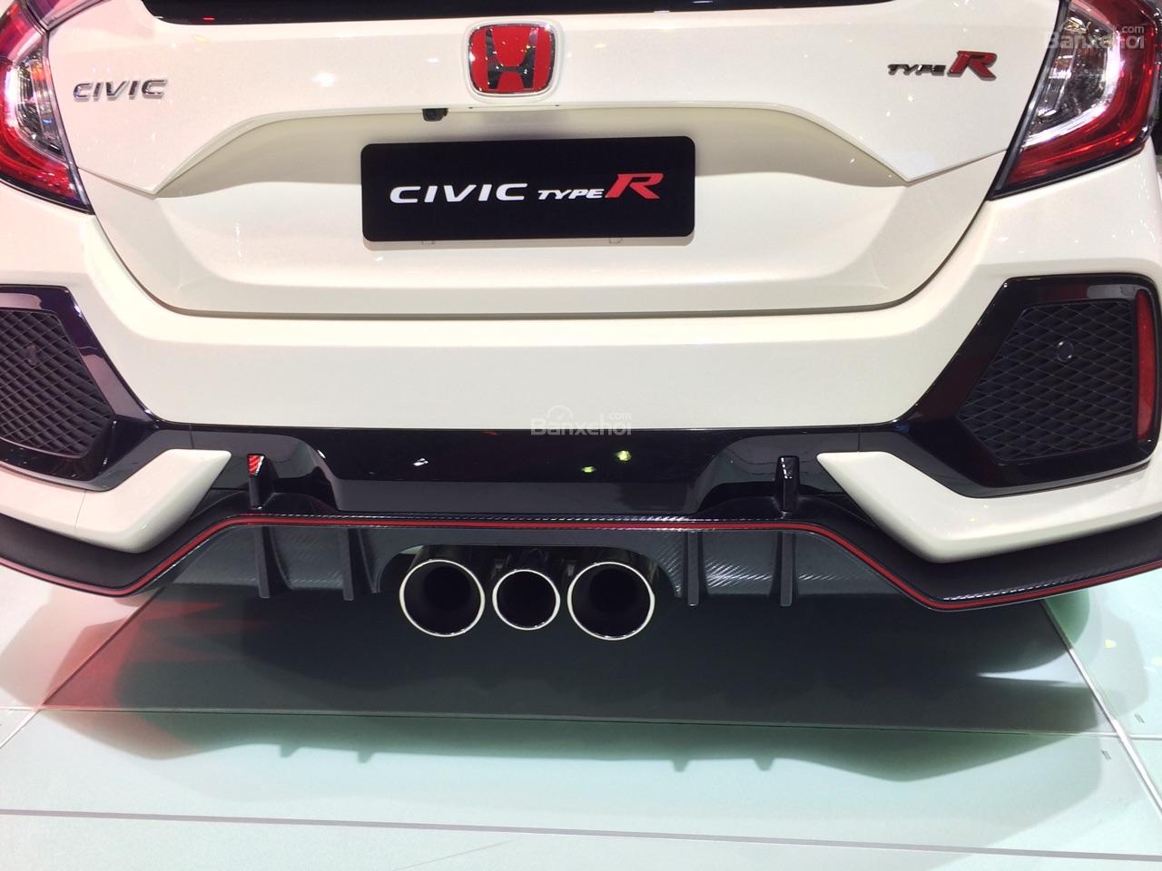 Phiên bản hiệu suất cao Honda Civic Type R gây ấn tượng tại triển lãm VMS 2018 11.