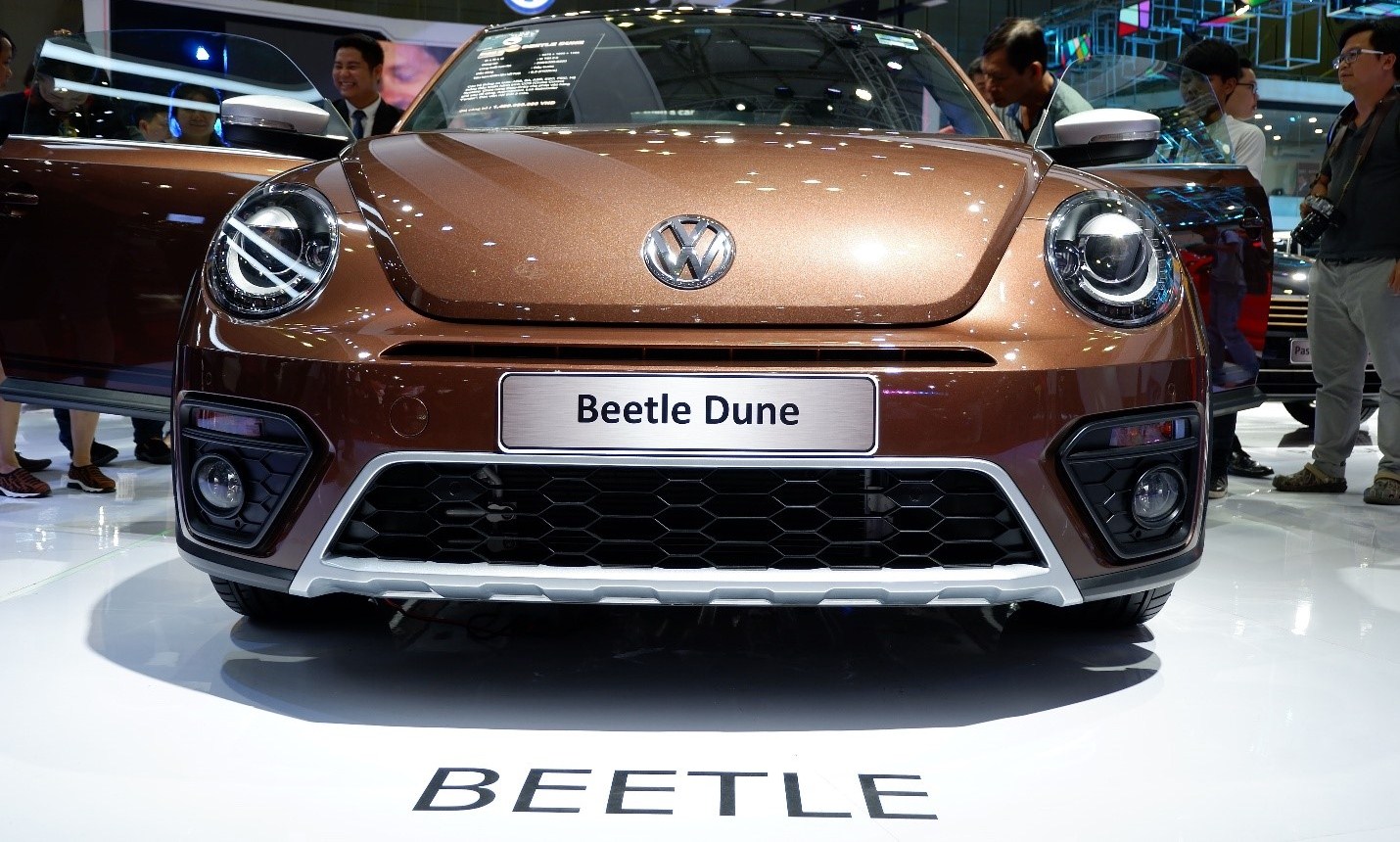 Soi chi tiết "con bọ" Volkswagen Beetle tại Vietnam Motor Show 2018 a1