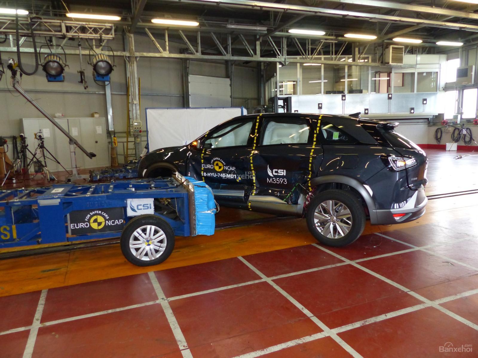 Hyundai NEXO đạt đánh giá 5 sao của EuroNCAP - 2