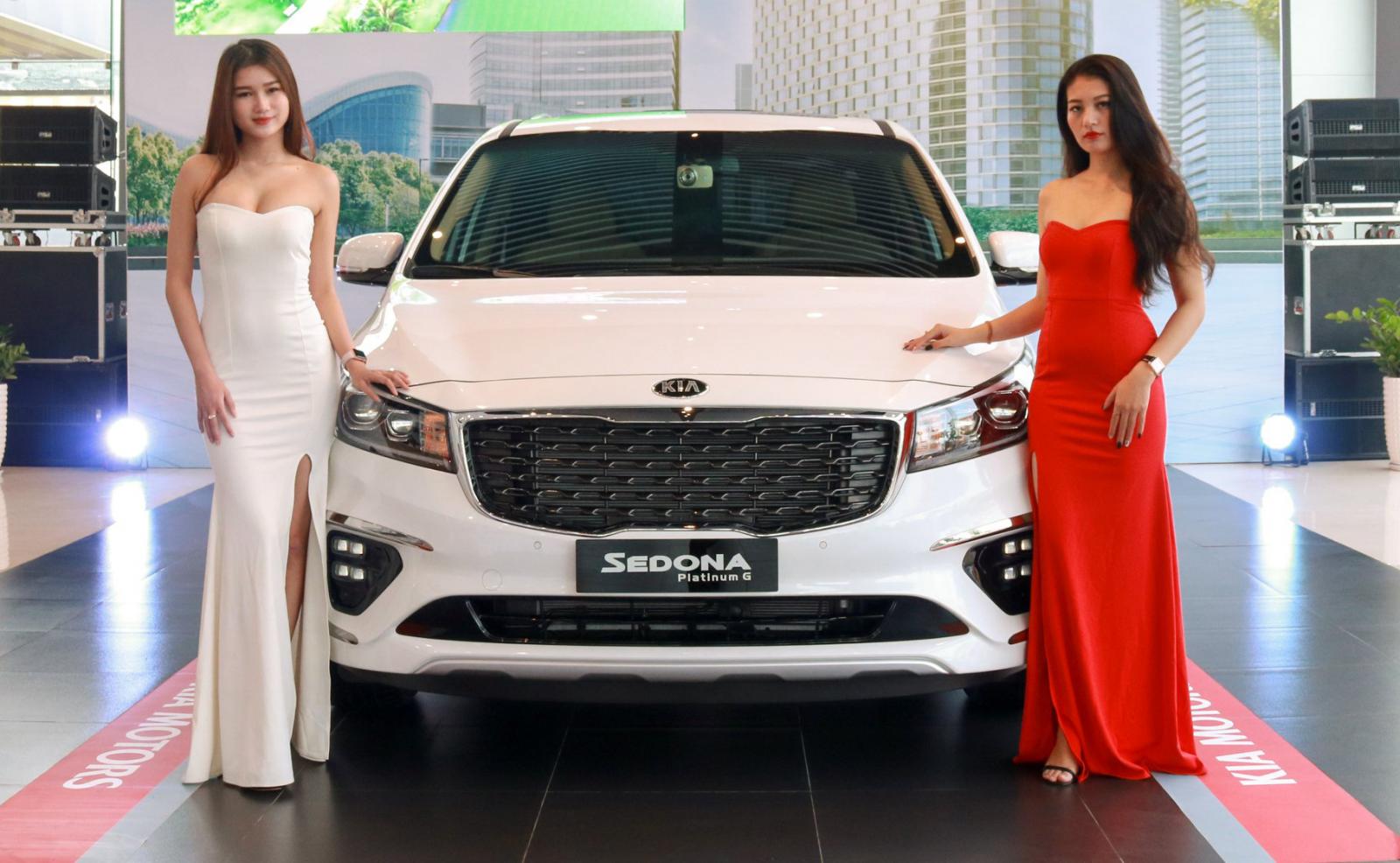 Mới ra mắt 2 tuần, Kia Sedona 2019 đã đạt doanh số gần 300 xe.