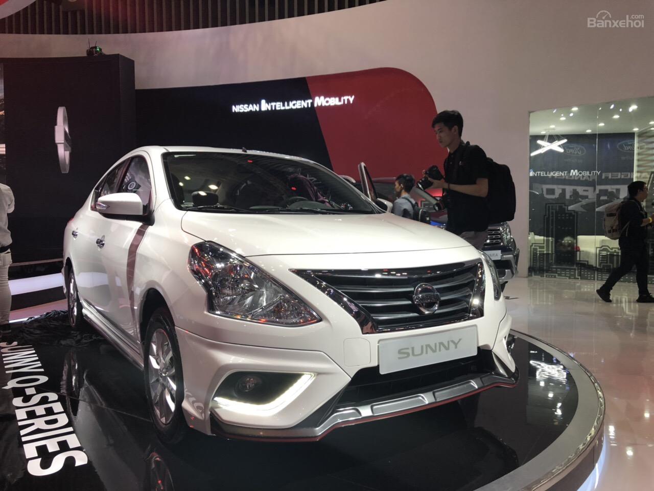 Giá lăn bánh xe Nissan Sunny 2019 mới ra mắt tại VMS 2018.