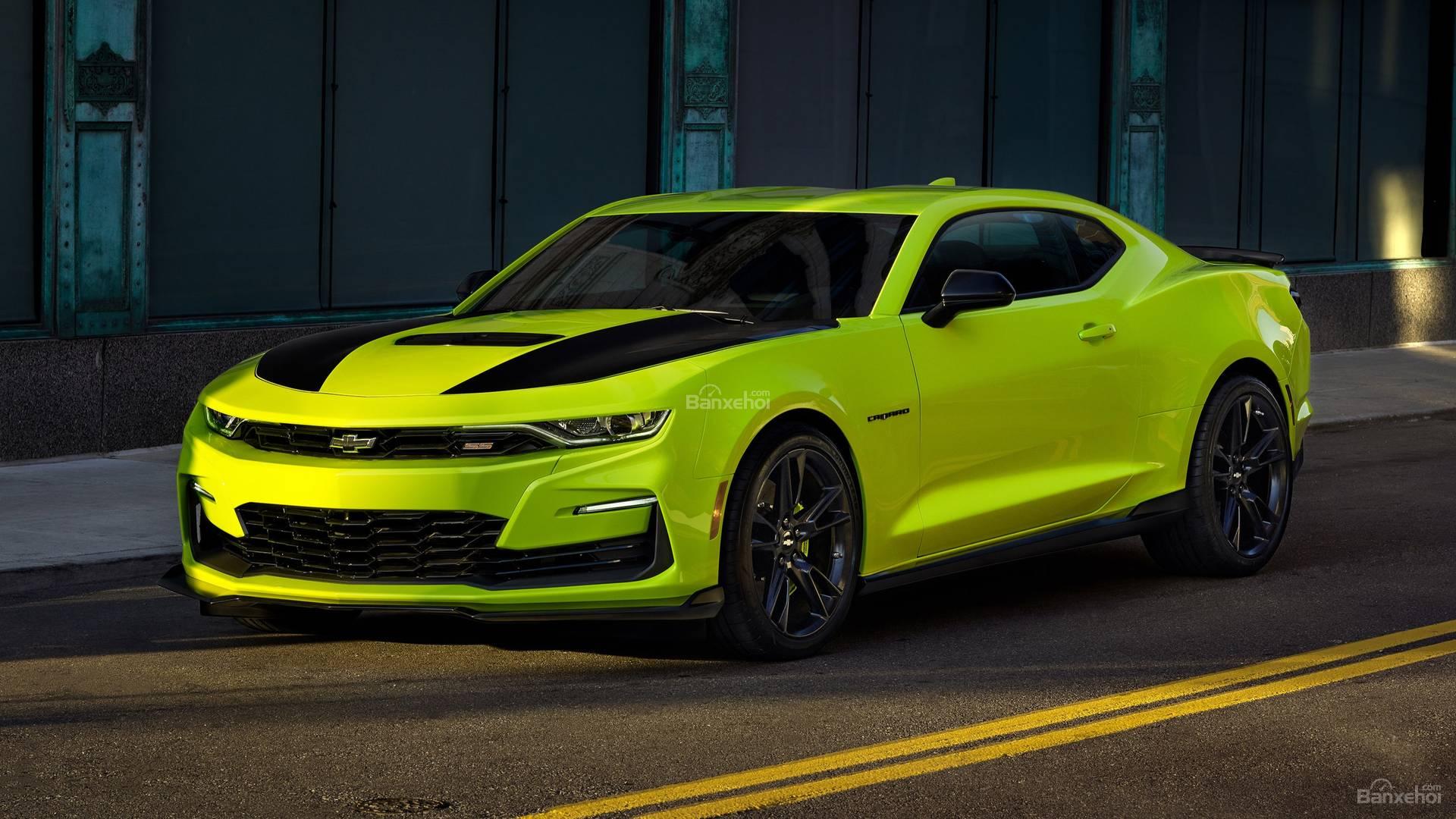 Chevrolet Camaro 2019 phiên bản xanh nõn chuối cực chất.