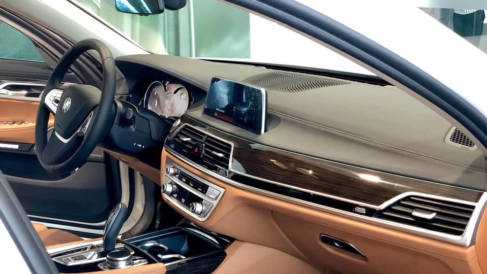 So sánh xe BMW 740Li và Mercedes S450 Luxury về nội thất So sánh xe BMW 740Li và Mercedes S450 Luxury về nội thất.