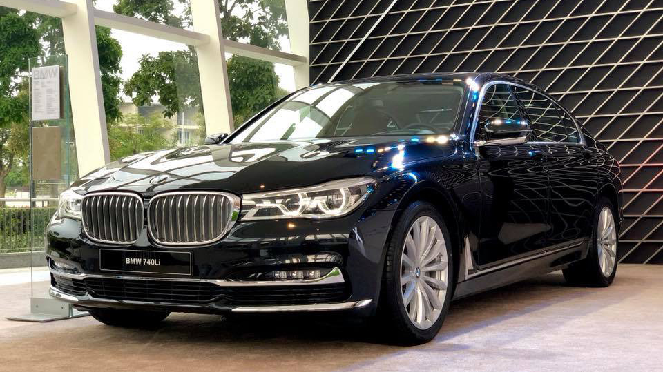So sánh xe BMW 740Li và Mercedes S450 Luxury 2 So sánh xe BMW 740Li và Mercedes S450 Luxury 3