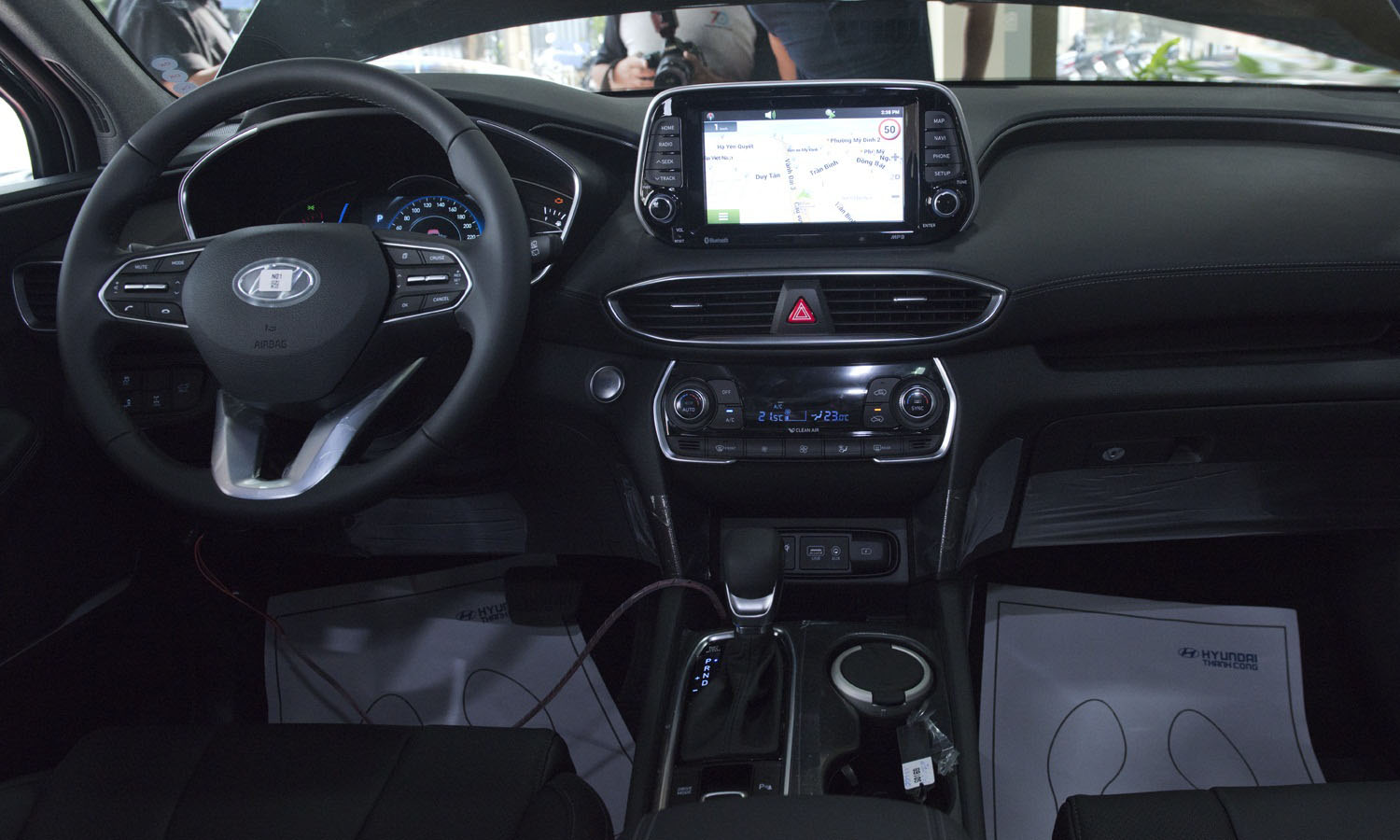 Đánh giá xe Hyundai Santa Fe 2019: Bảng táp-lô ấn tượng Ảnh chụp bảng táp-lô xe Hyundai Santa Fe 2019