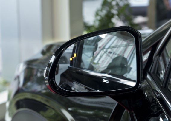 Đánh giá xe Hyundai Santa Fe 2019: Cảm báo điểm mù Ảnh chụp gương xe Hyundai Santa Fe 2019