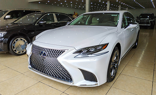 Cận cảnh Lexus LS 500h 2019 đầu tiên cập bến Việt Nam.