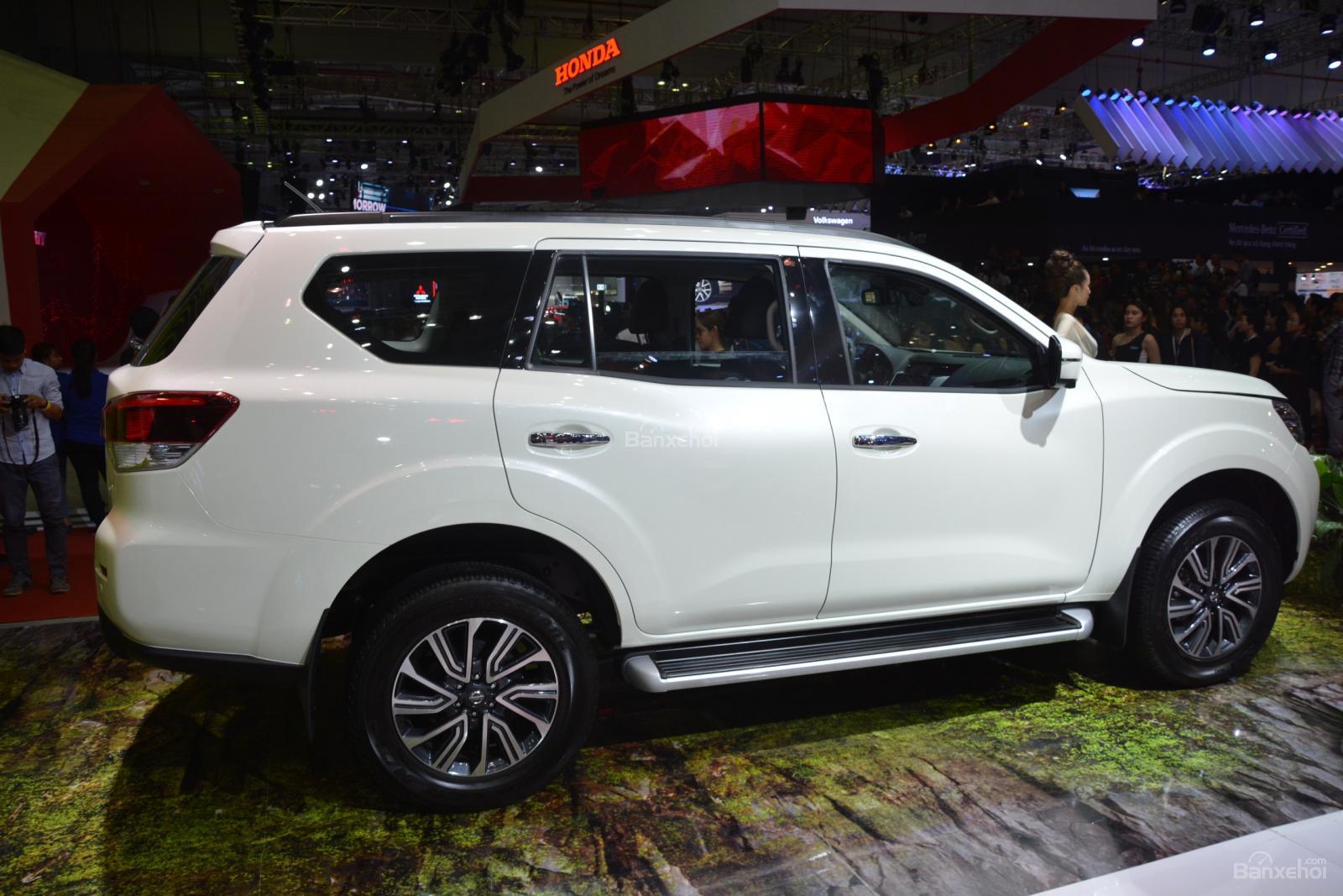 So sánh xe Nissan Terra 2019 và Ford Everest 2019 về thân xe.