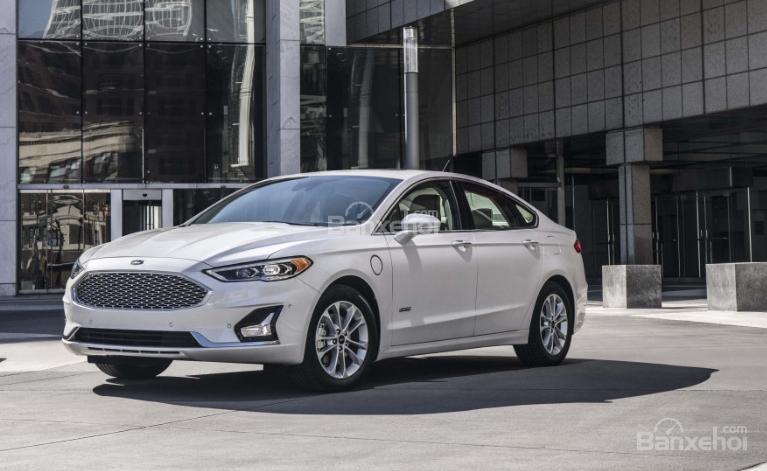 Ford Fusion 2019.