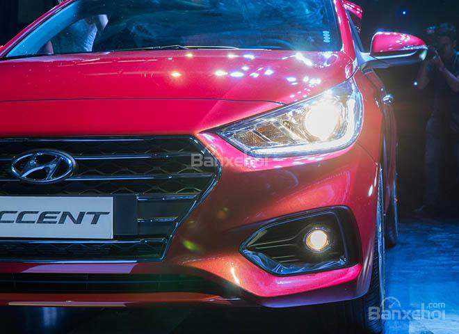 Nissan Sunny XV 2019 và Hyundai Accent 1.4AT 2018 về đầu xe 4