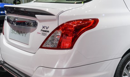 Nissan Sunny XV 2019 và Hyundai Accent 1.4AT 2018 về đuôi xe 3