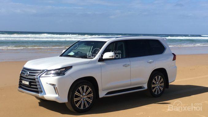 So sánh Lexus LX 570 2018 và Mercedes-Benz GLS 2018 về thân xe 1...