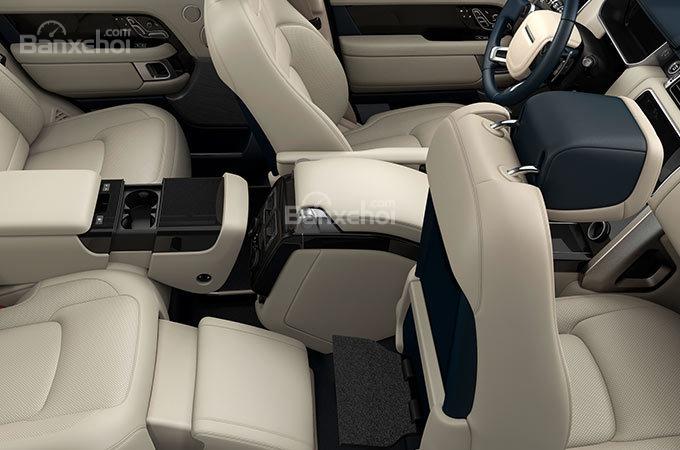 So sánh Lexus LX 570 2018 và Land Rover Range Rover 2018 về nội thất 8...