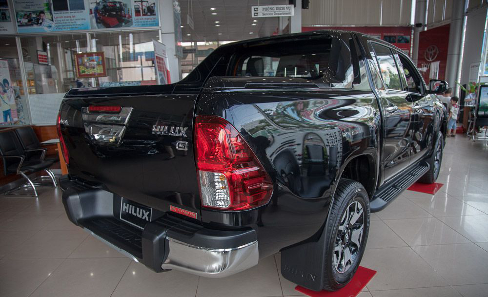 So sánh Ford Ranger 2019 và Toyota Hilux 2019 về thân xe.