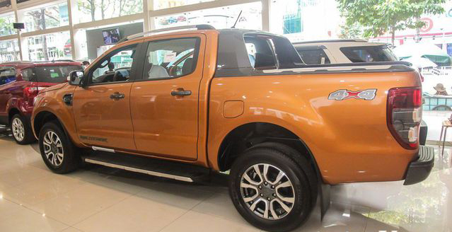 So sánh Ford Ranger 2019 và Toyota Hilux 2019 về thân xe 3