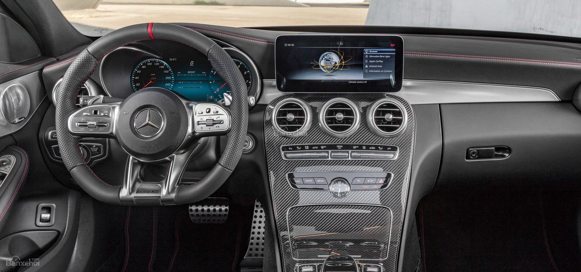 Mercedes-AMG C43.