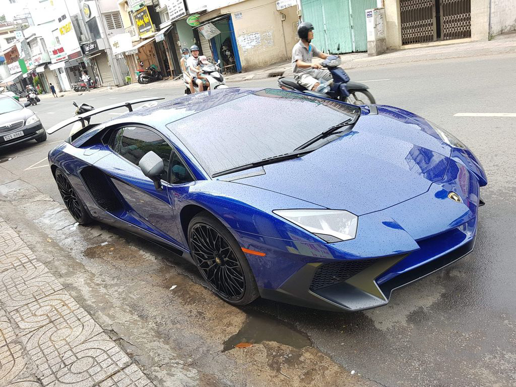 Lamborghini Aventador SV Coupe từng phục vụ Minh Nhựa đã trở về màu sơn nguyên bản a1