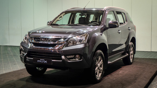 Những xe SUV 7 chỗ nào có thể "biến mất" trước sự xuất hiện của VinFast LUX SA2.0? a4