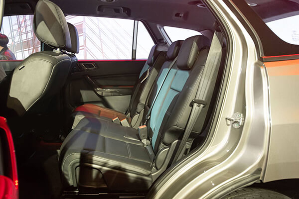 So sánh xe Peugeot 5008 2019 và Ford Everest 2019 về ghế ngồi 3
