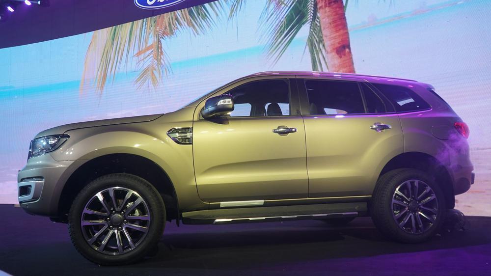 So sánh xe Peugeot 5008 2019 và Ford Everest 2019 về trang bị ngoại thất 7