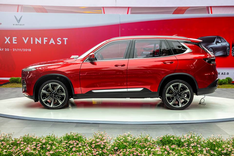 VinFast LUX SA2.0 cao cấp và Ford Everest Titanium về thân xe 1