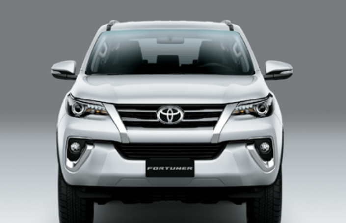 So sánh xe Toyota Fortuner 2019 và VinFast LUX SA2.0 2019 về đầu xe.