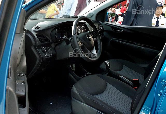 VinFast Fadil cao cấp và Hyundai Grand i10 1.2 AT về trang bị ghế ngồi 1