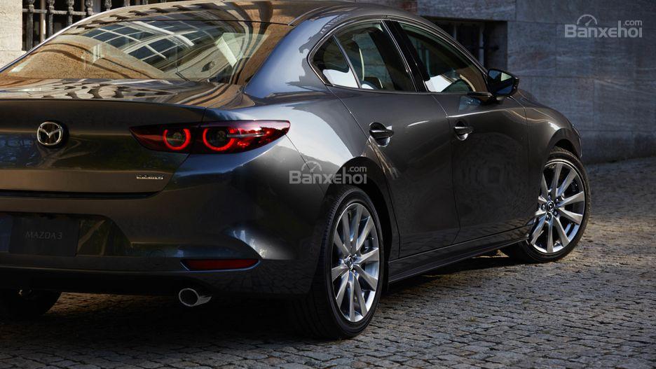 Đánh giá xe Mazda 3 2019: Đuôi xe.