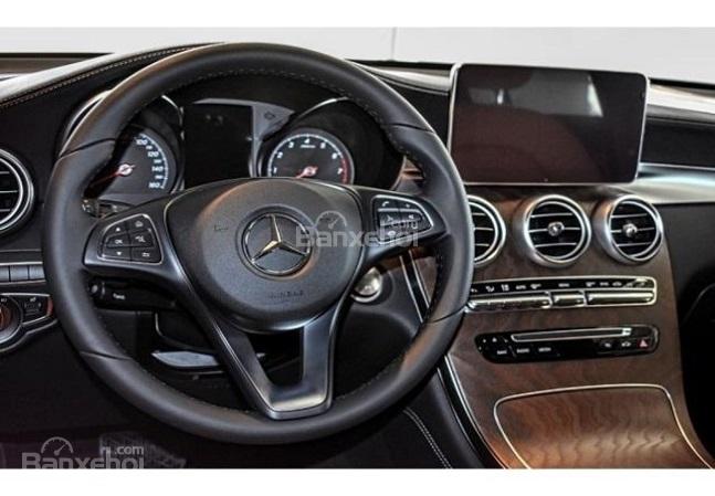 So sánh Mercedes-Benz GLC 2018 và Audi Q5 2018 về nội thất 3...