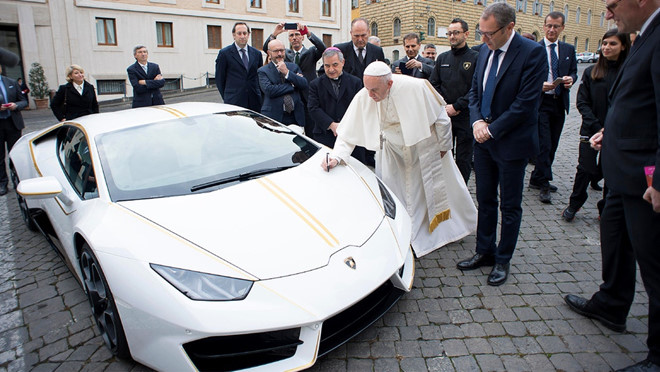 Cơ hội mua siêu xe Lamborghini Huracan của Giáo hoàng với giá 10 USD 9 Cơ hội mua siêu xe Lamborghini Huracan của Giáo hoàng với giá 10 USD a9