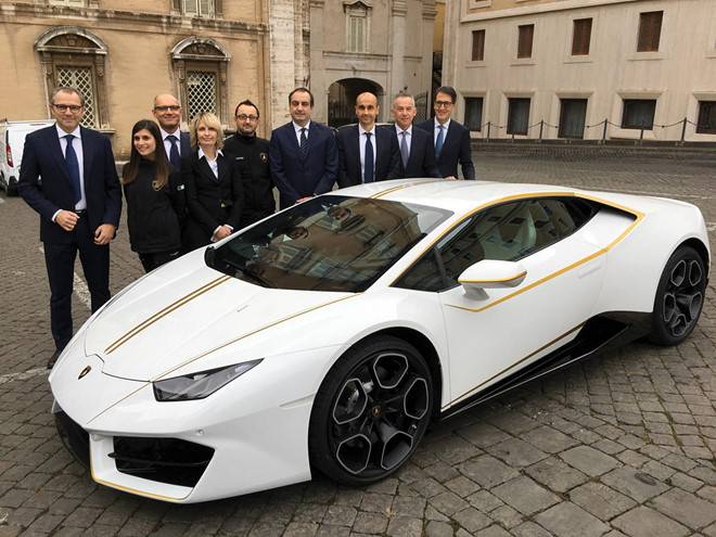 Cơ hội mua siêu xe Lamborghini Huracan của Giáo hoàng với giá 10 USD 4 Cơ hội mua siêu xe Lamborghini Huracan của Giáo hoàng với giá 10 USD a4