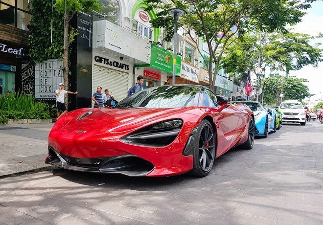 Bắt gặp McLaren 720S bản hiệu suất cao đỏ rực rỡ lượn phố Sài Gòn 16 Bắt gặp McLaren 720S bản hiệu suất cao đỏ rực rỡ lượn phố Sài Gòn a16