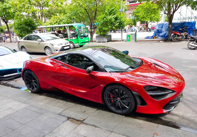 Bắt gặp McLaren 720S bản hiệu suất cao đỏ rực rỡ lượn phố Sài Gòn 10 Bắt gặp McLaren 720S bản hiệu suất cao đỏ rực rỡ lượn phố Sài Gòn a10
