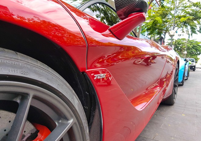 Bắt gặp McLaren 720S bản hiệu suất cao đỏ rực rỡ lượn phố Sài Gòn 5 Bắt gặp McLaren 720S bản hiệu suất cao đỏ rực rỡ lượn phố Sài Gòn a5