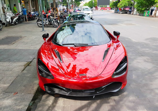 Bắt gặp McLaren 720S bản hiệu suất cao đỏ rực rỡ lượn phố Sài Gòn 2 Bắt gặp McLaren 720S bản hiệu suất cao đỏ rực rỡ lượn phố Sài Gòn a2