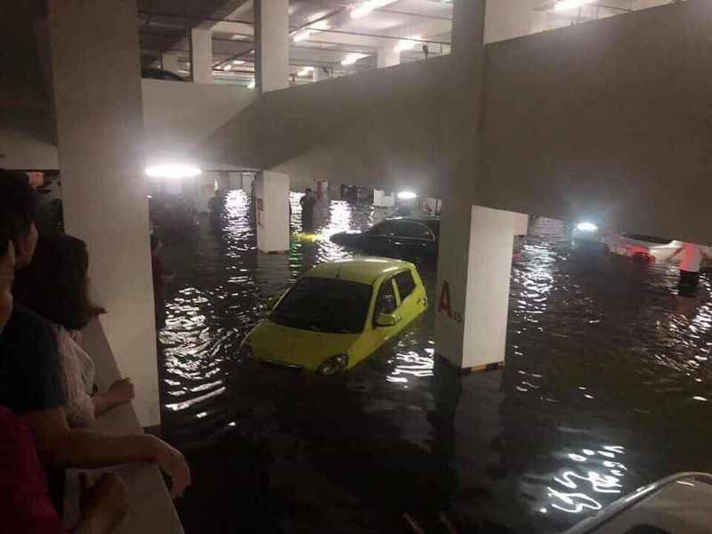 Xe ô tô bị ngập nước 1