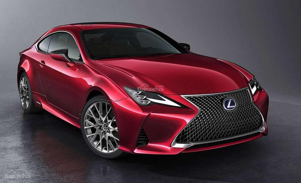 Lexus RC F phiên bản thông thường.