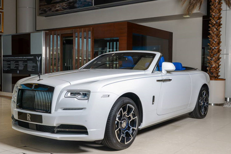 Ngắm chiếc RollsRoyce Dawn với bộ cánh độc nhất vô nhị tại Abu Dhabi