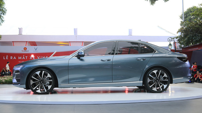 Honda Accord 2017 và VinFast LUX A2.0 cao cấp về thân xe 1