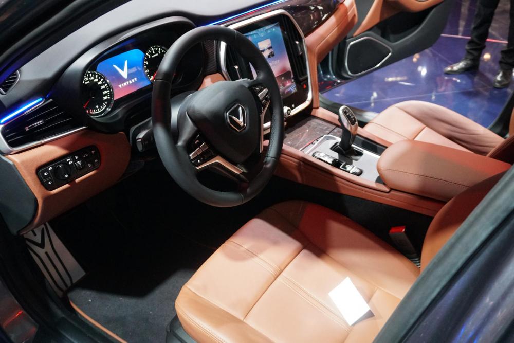 Honda Accord 2017 và VinFast LUX A2.0 cao cấp về ghế ngồi 1
