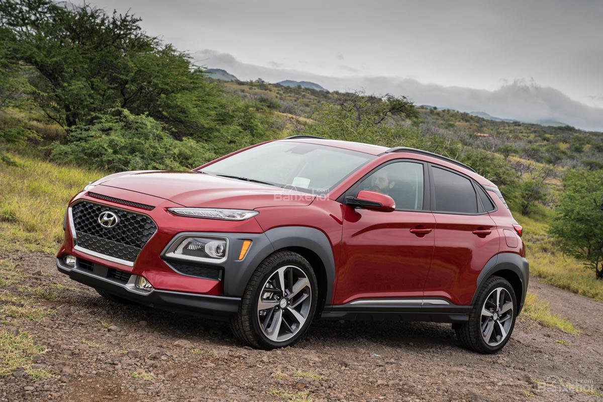 Hyundai Kona màu đỏ mận phiên bản 2019...