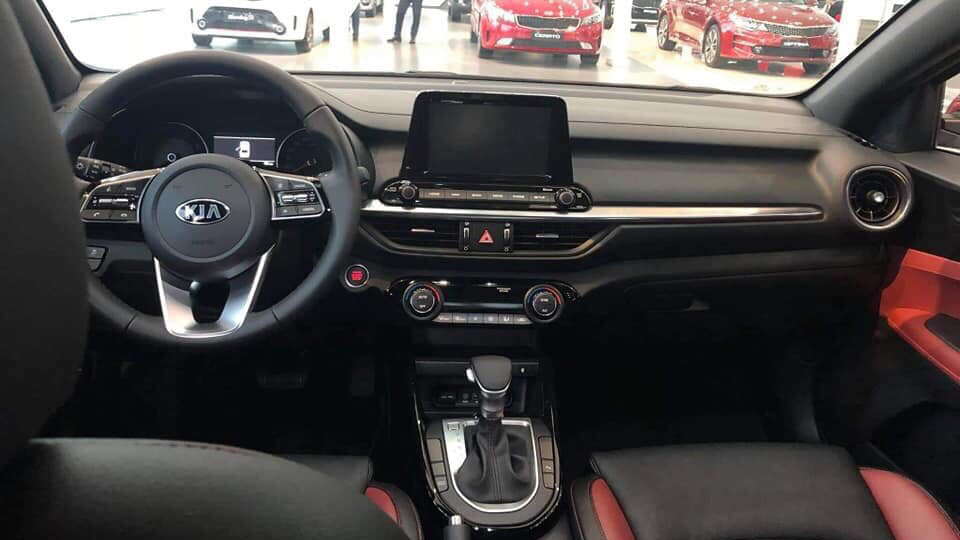 So sánh xe Mazda 3 2018 và Kia Cerato 2019 về thiết kế nội thất - Ảnh 1.