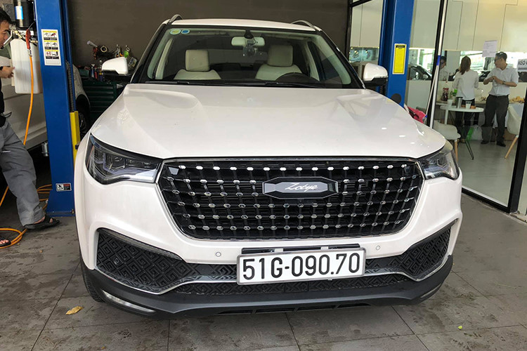 Loạt ô tô Trung Quốc bày bán tại Sài Gòn: Vừa rẻ, vừa sang, chỉ lăn tăn chất lượng 7 Loạt ô tô Trung Quốc bày bán tại Sài Gòn: Vừa rẻ, vừa sang, chỉ lăn tăn chất lượng a7