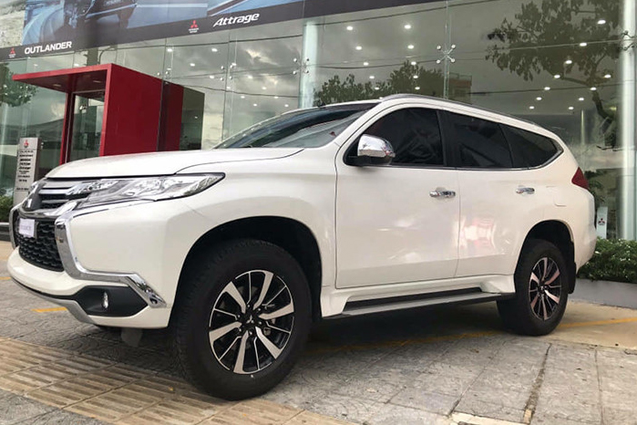 Mitsubishi Pajero Sport 4x2 MT 2019 giá rẻ mới xuất hiện tại đại lý ở Hà Nội.