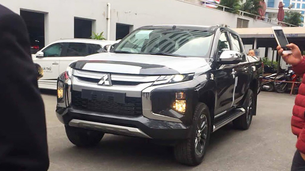 Cận cảnh Mitsubishi Triton 2019 xuất hiện trên đường phố Hà Nội trước khi ra mắt vào tháng 1/2019.