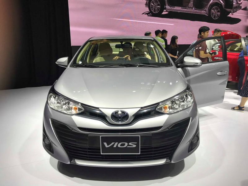 Toyota Vios E CVT 2019 và Suzuki Swift GLX 2019 về đầu xe 1